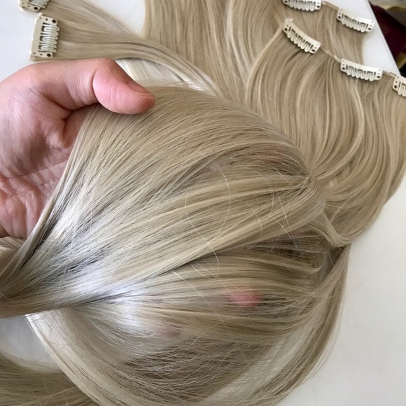 - 26” 11 Clips hair extension Clip in